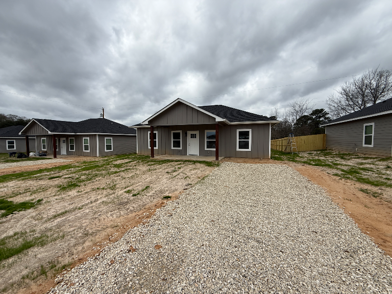 Huntington House: 408 S Gibson St.