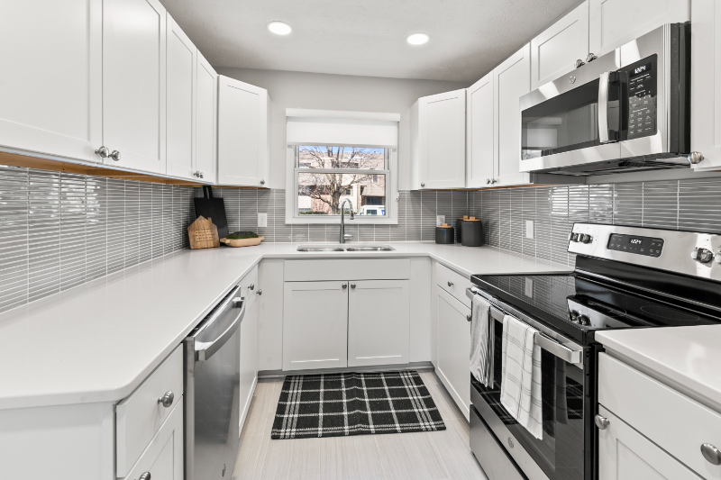 Omaha House: 8331 California Street