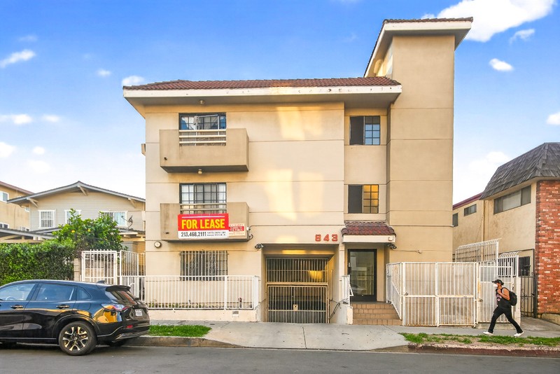 Los Angeles Apartment: 843 S Ardmore Ave