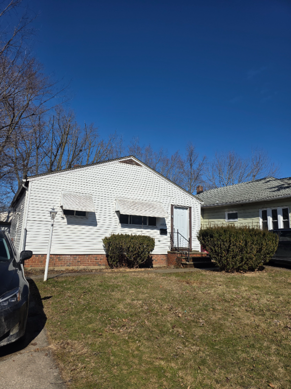 Cleveland House: 16805 Lipton Ave