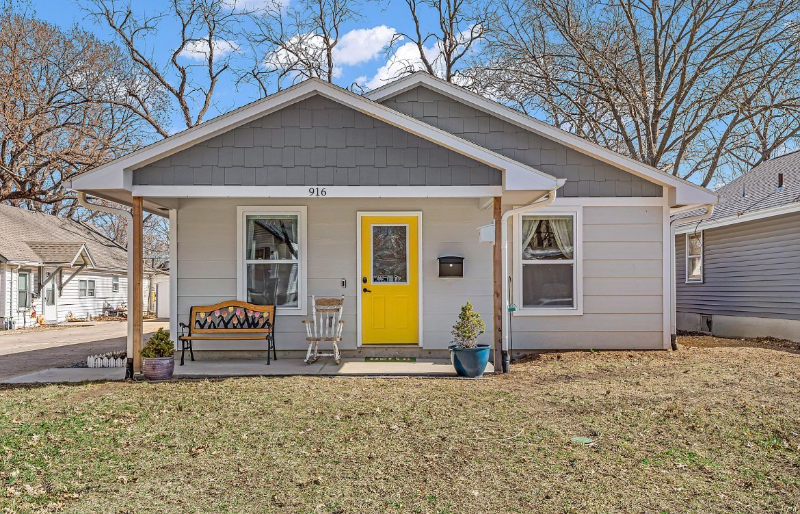 Topeka House: 916 SW Warren Avenue