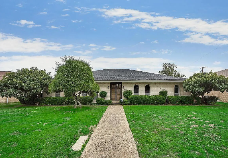 Dallas House: 5806 Everglade Rd