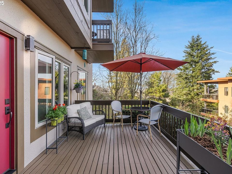 portland Other: 724 NW Westover Cir