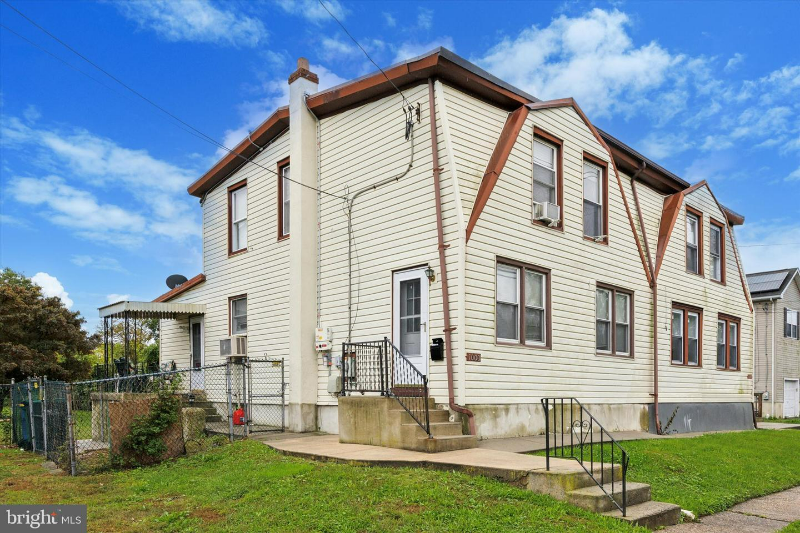 Croydon House: 1000 Main Ave