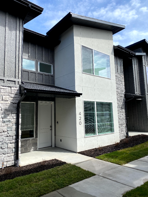 Providence Townhome: 420 West 40 South