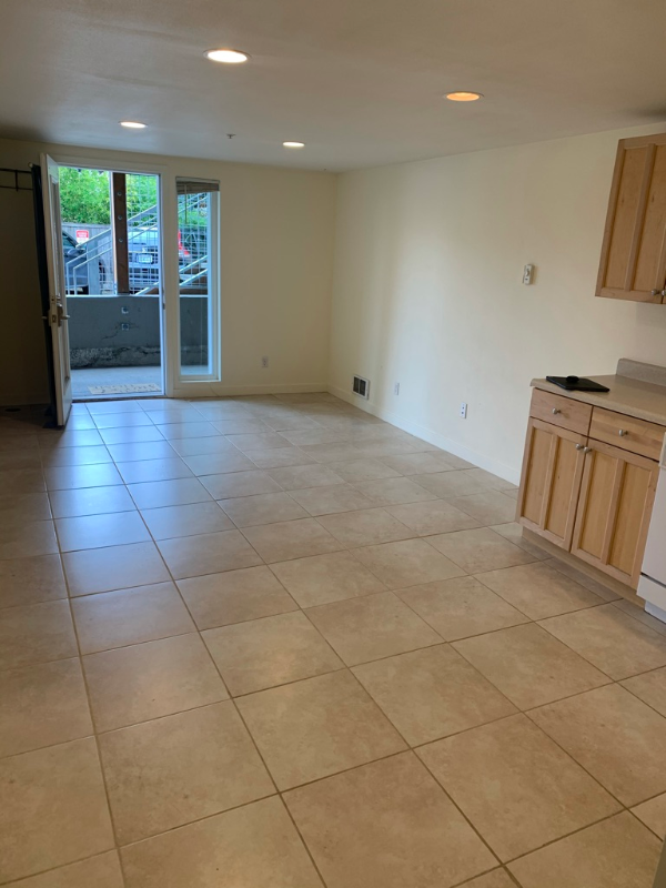 Seattle Apartment: 6410-1/2 Phinney Ave N