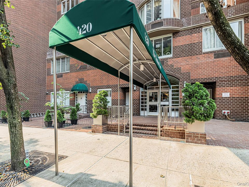 New York Apartment: 420 E 58th St