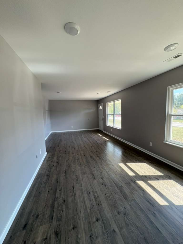 Columbia Multiplex: 2601 E. Oakbrook Drive Unit B