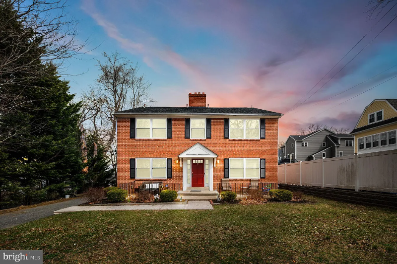 Media Multiplex: 21 W 7th St