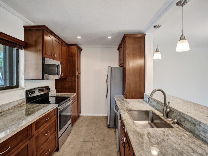 Boca Raton Condo: 930 SW 9th Street Circle 206