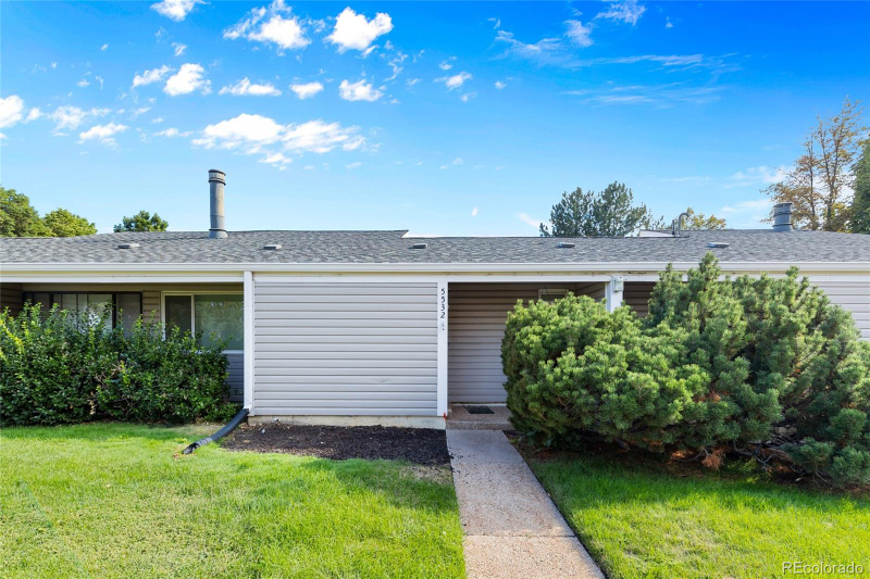Littleton Townhome: 5532 S Greenwood Street