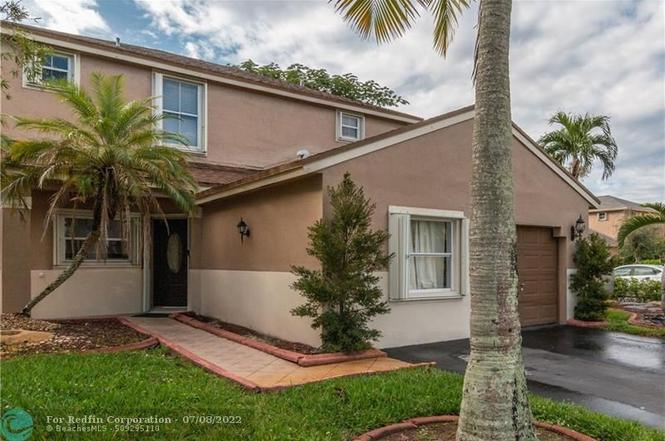 Pembroke Pines House: 20778 NW 1st CT