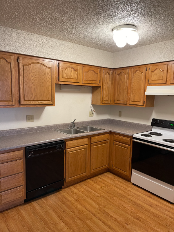 Iowa City Apartment: 932 E. Washington St.