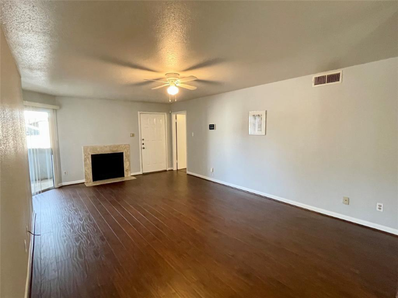 HOUSTON Condo: 9797 LEAWOOD BLVD