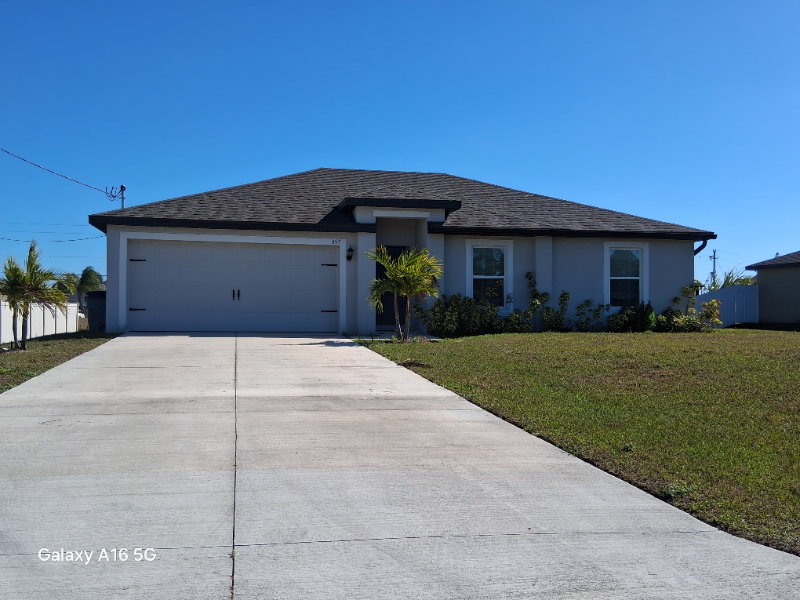 Fort Myers House: 857 Youngreen Dr.