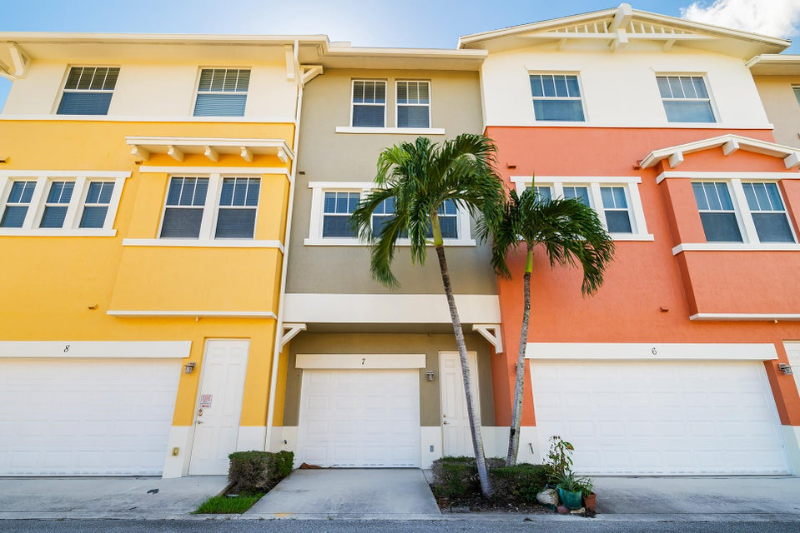WEST PALM BEACH Townhome: 500 PACIFIC GROVE DRIVE