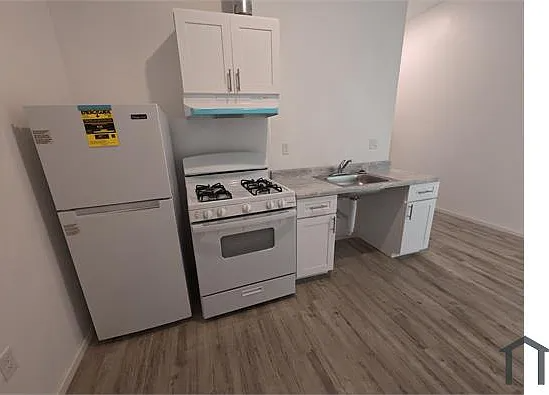 Watts Apartment: 10501 Wilmington Ave.