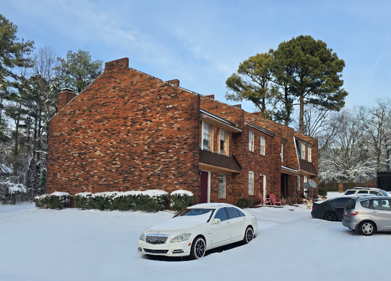 Memphis Apartment: 2295 Candle Wyck Circle