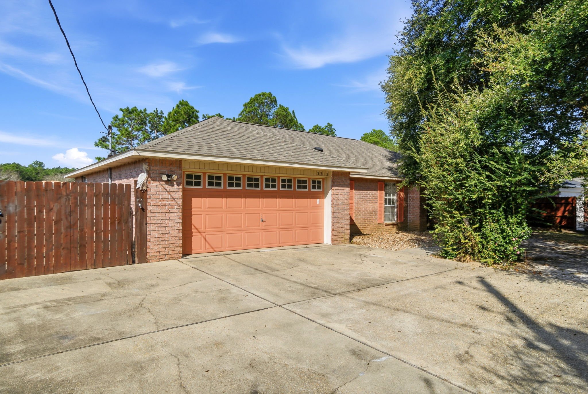 Pensacola House: 3315 Bauer Rd