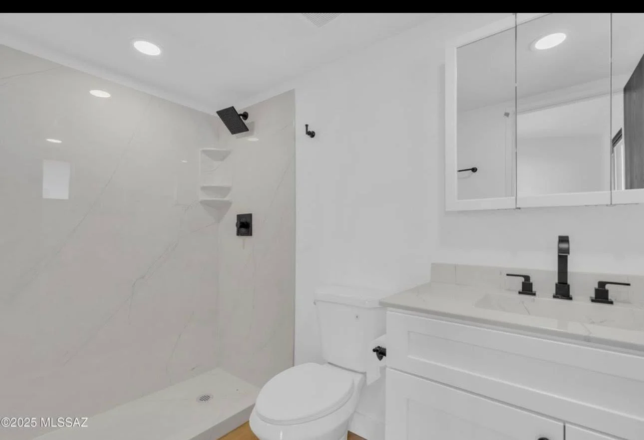 Vail House: 980 N Solar Dr