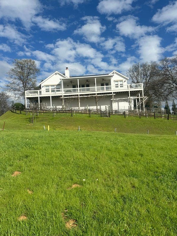 Angel Camp House: 515 Rosebush Ct