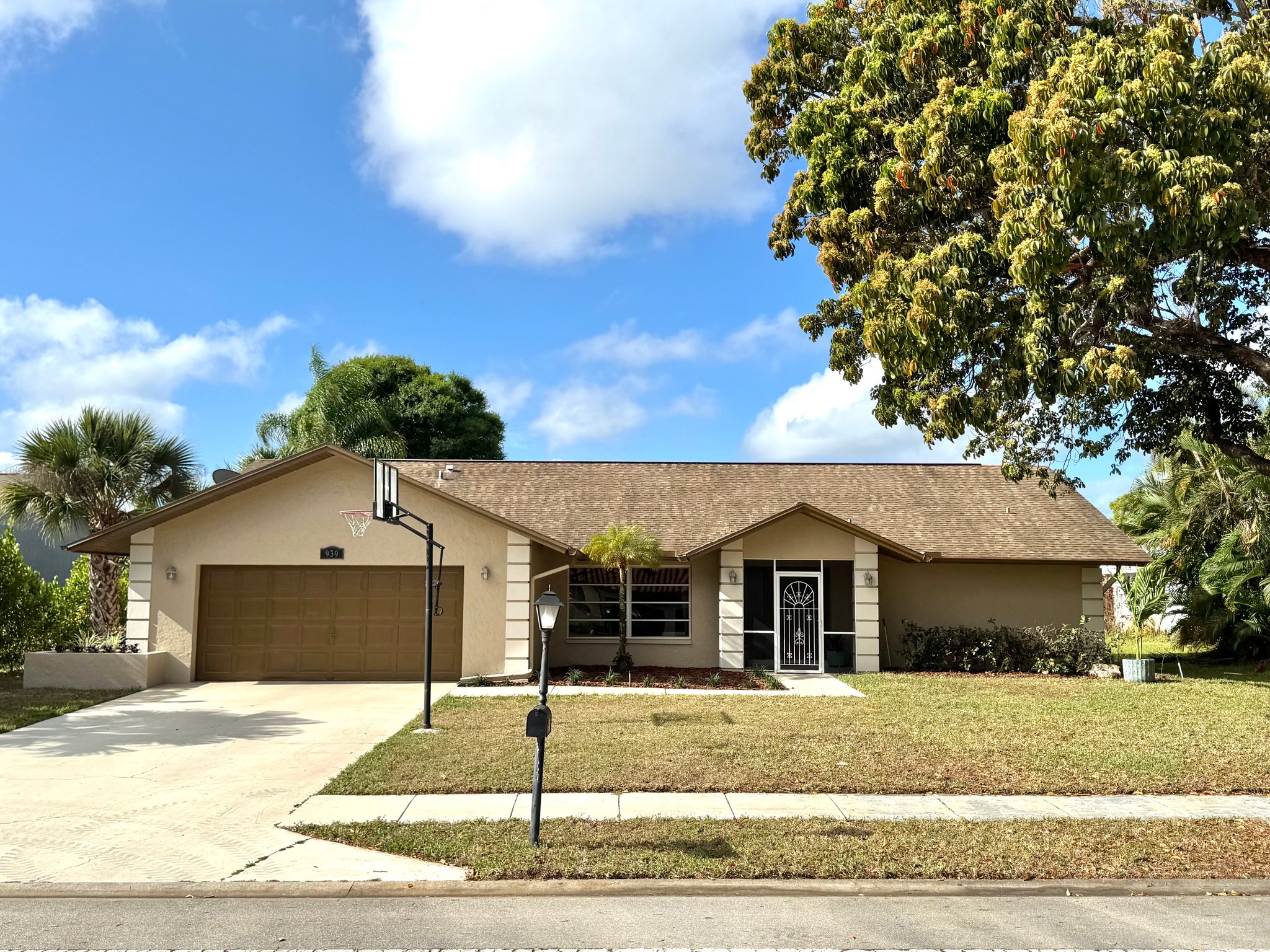 Naples House: 939 SAINT ANDREWS BLVD