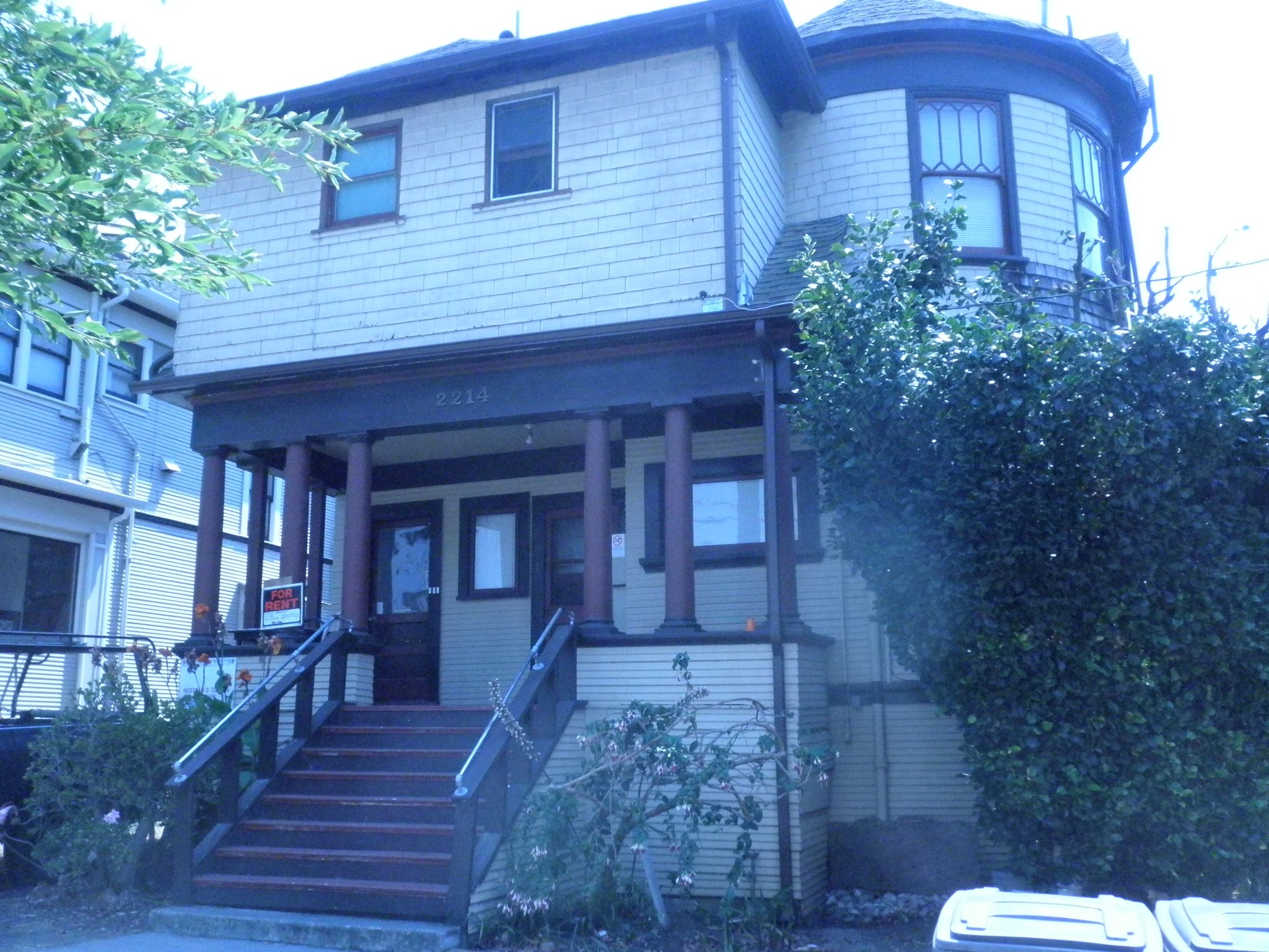 Berkeley Apartment: 2214 Channing Way #1