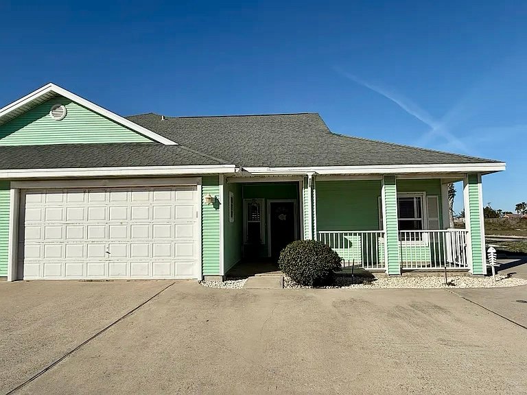 Corpus Christi Townhome: 15637 Palmira Ave