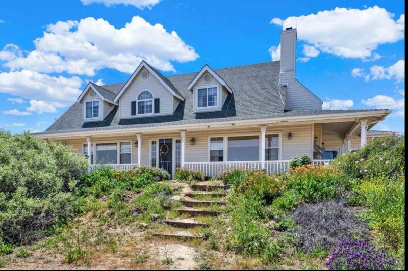 Jamul House: 2088 Mother Grundy Truck Trl