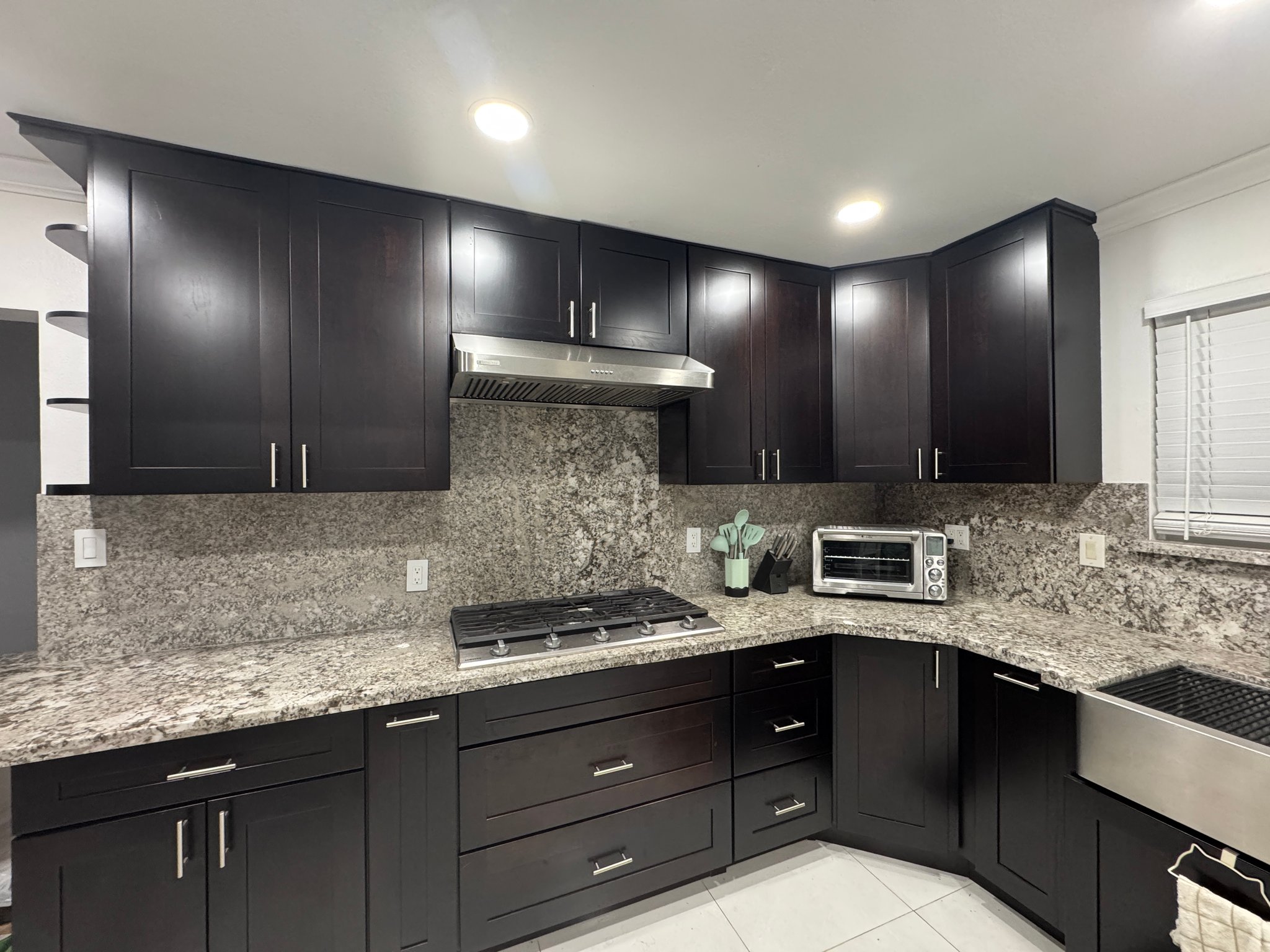 Santa Ana Single Room: 5413 W 4th st