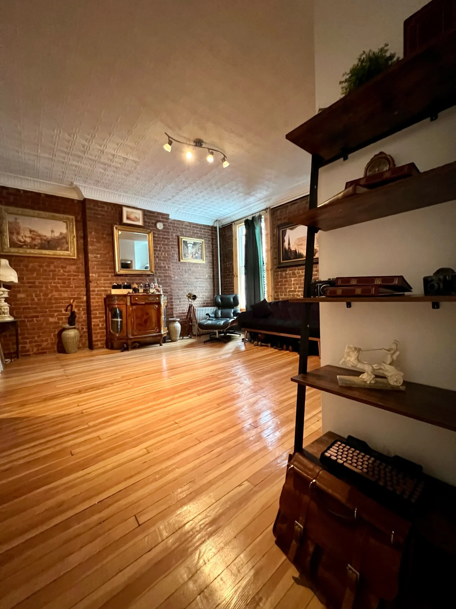 Long Island City Apartment: 1008 49th Ave