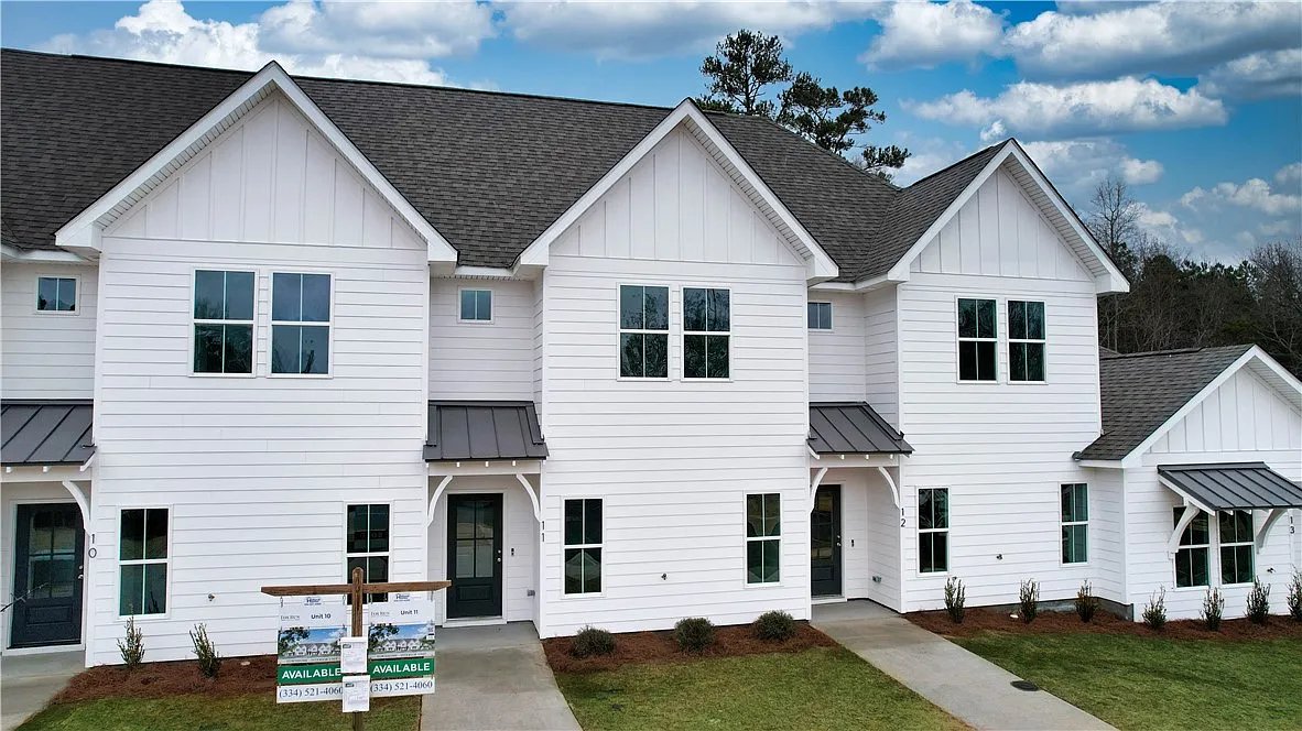 Opelika Townhome: 630 Village Dr