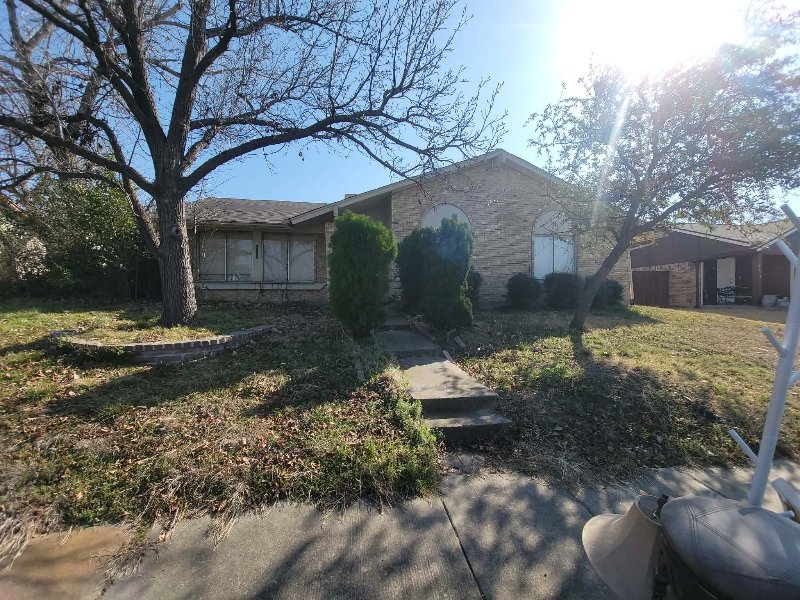 Carrollton House: 2118 Cedarcrest Dr