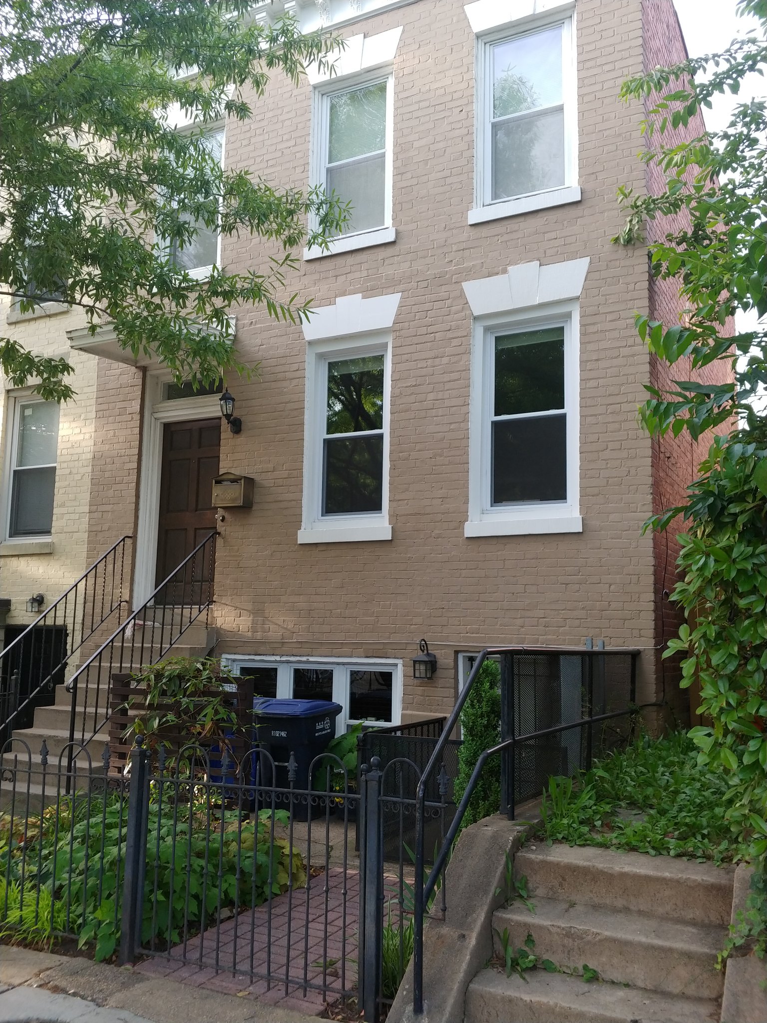 Washington House: 1354 Pennsylvania Ave SE