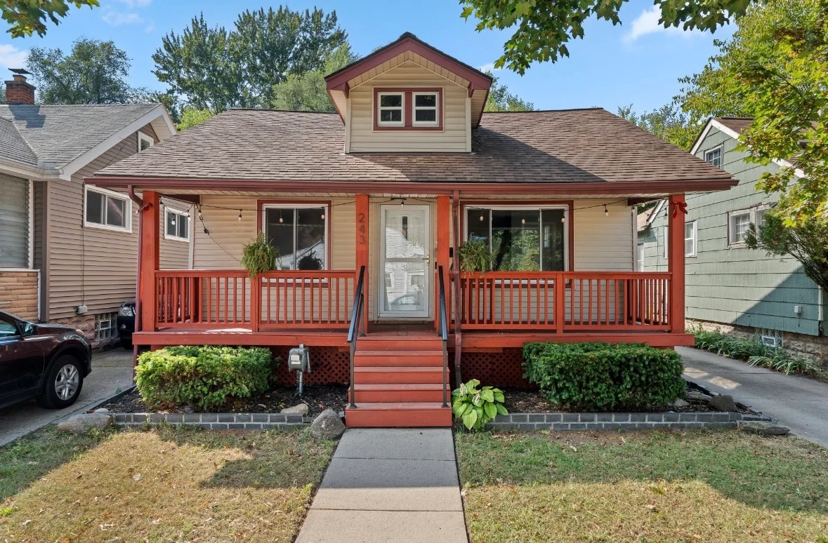 Ferndale House: 243 Edgewood Pl