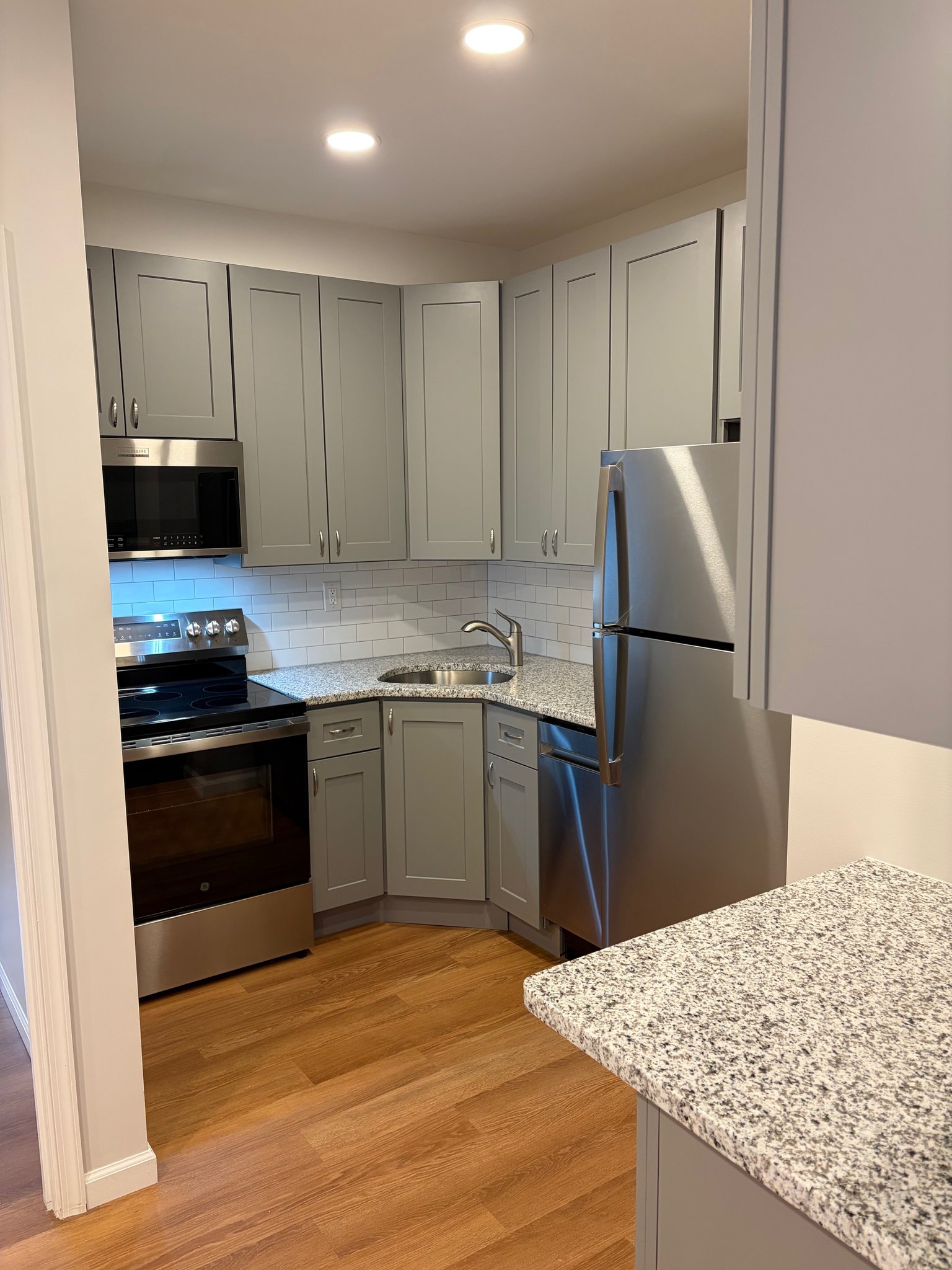 Baltimore Apartment: 15 E Read Street