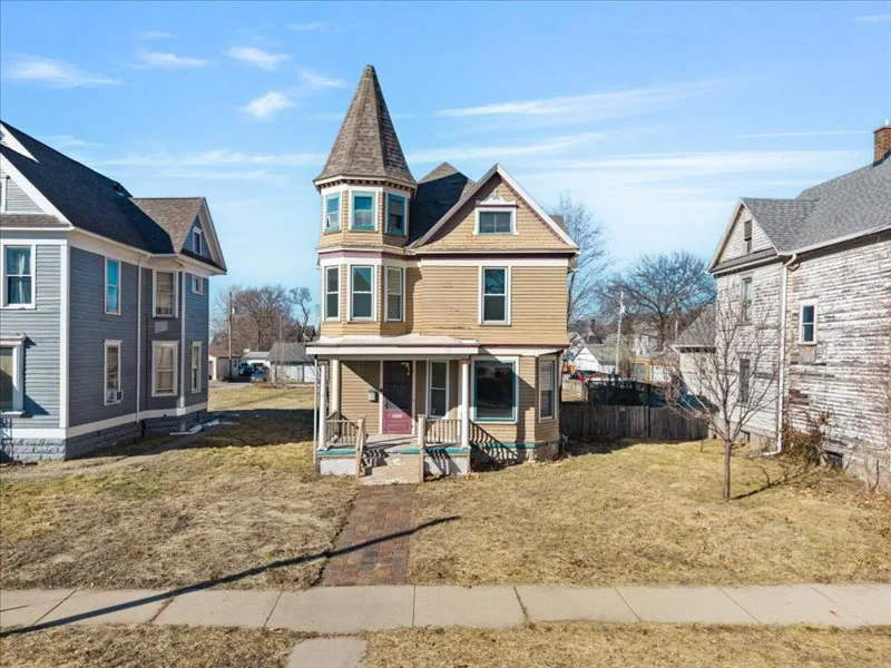 Rock Island House: 1517 9th Ave,