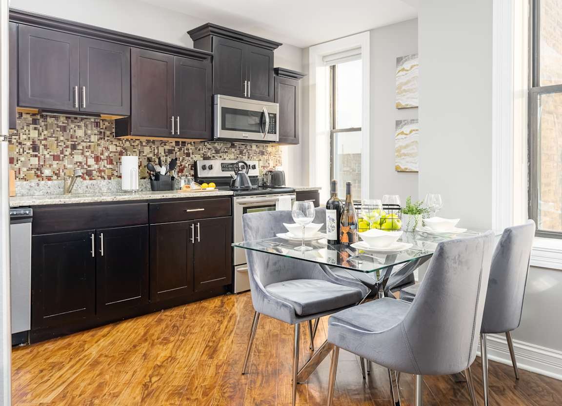 Chicago Apartment: 5000 N Sheridan Ave