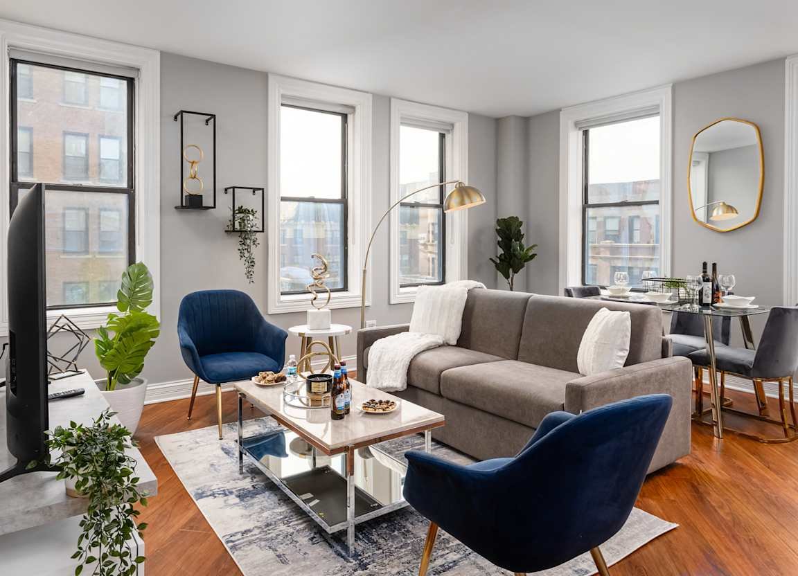 Chicago Apartment: 5000 N Sheridan Ave