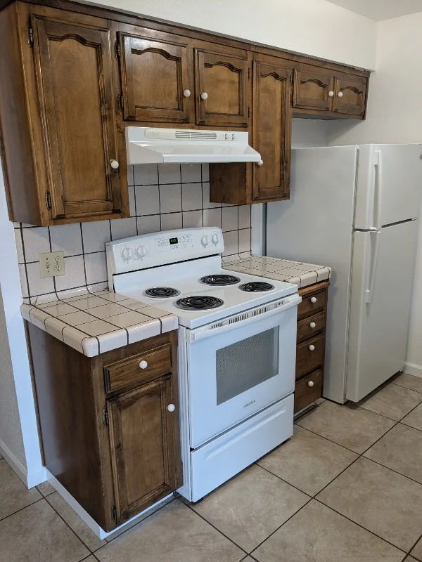 Clovis Apartment: 395 W Holland Ave