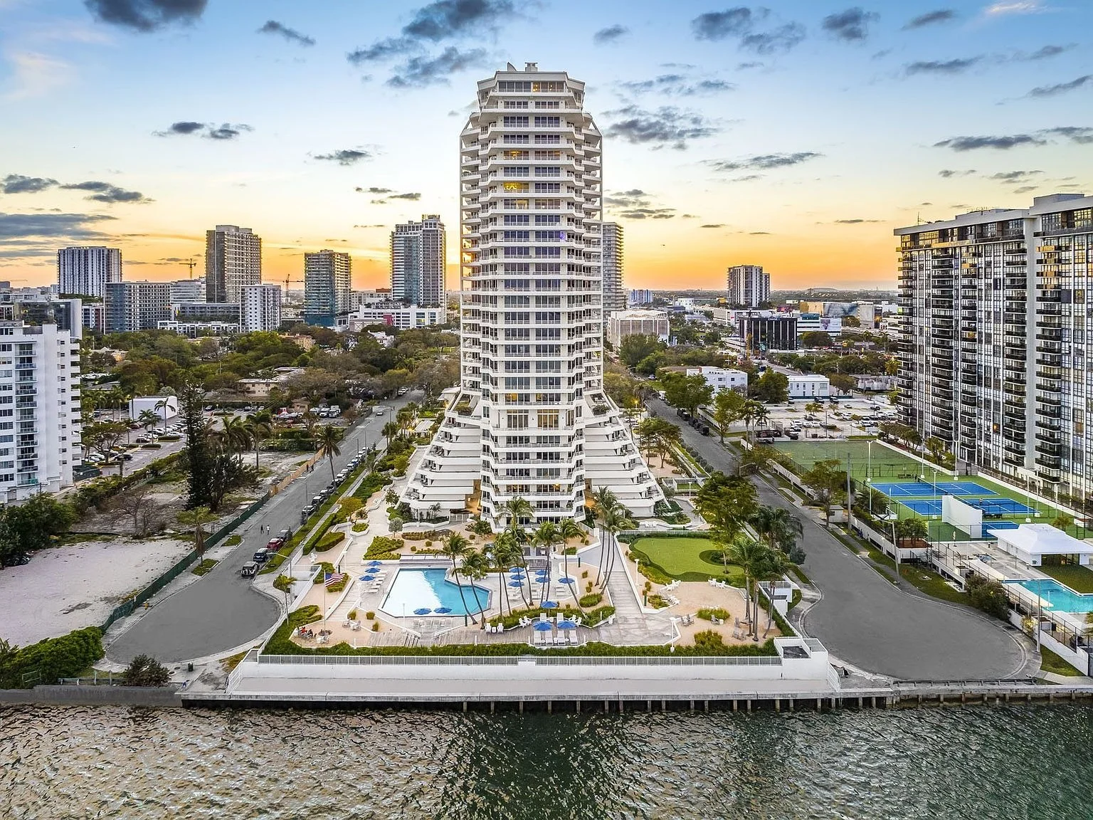 Miami Condo: 555 NE 34th St