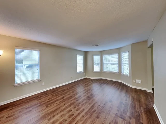 Ellenwood House: 3873 Riverview Chase Blf