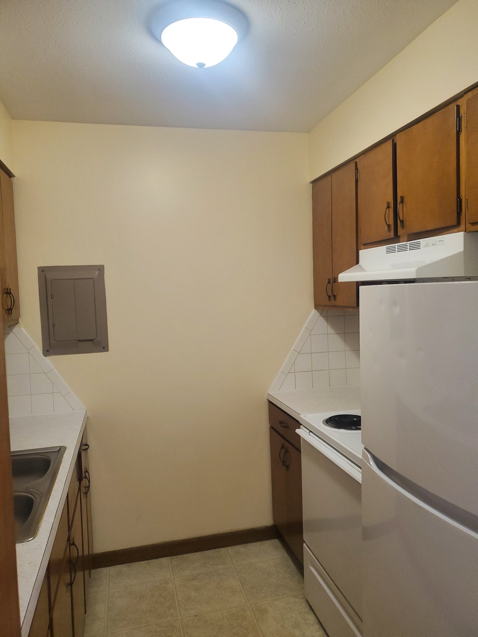 springfield Apartment: 1234 E Elm