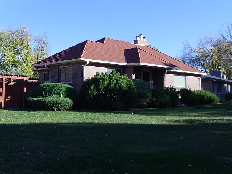 den Multiplex: 2580 monaco pkwy