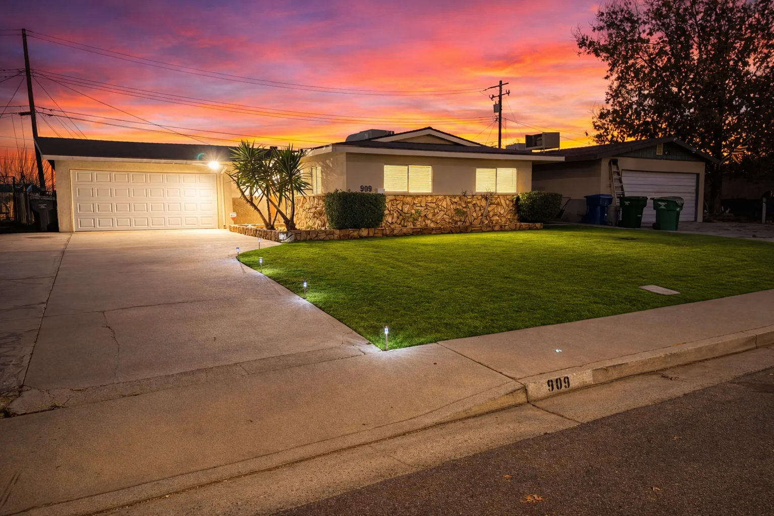 Bakersfield House: 909 Dwina Ave