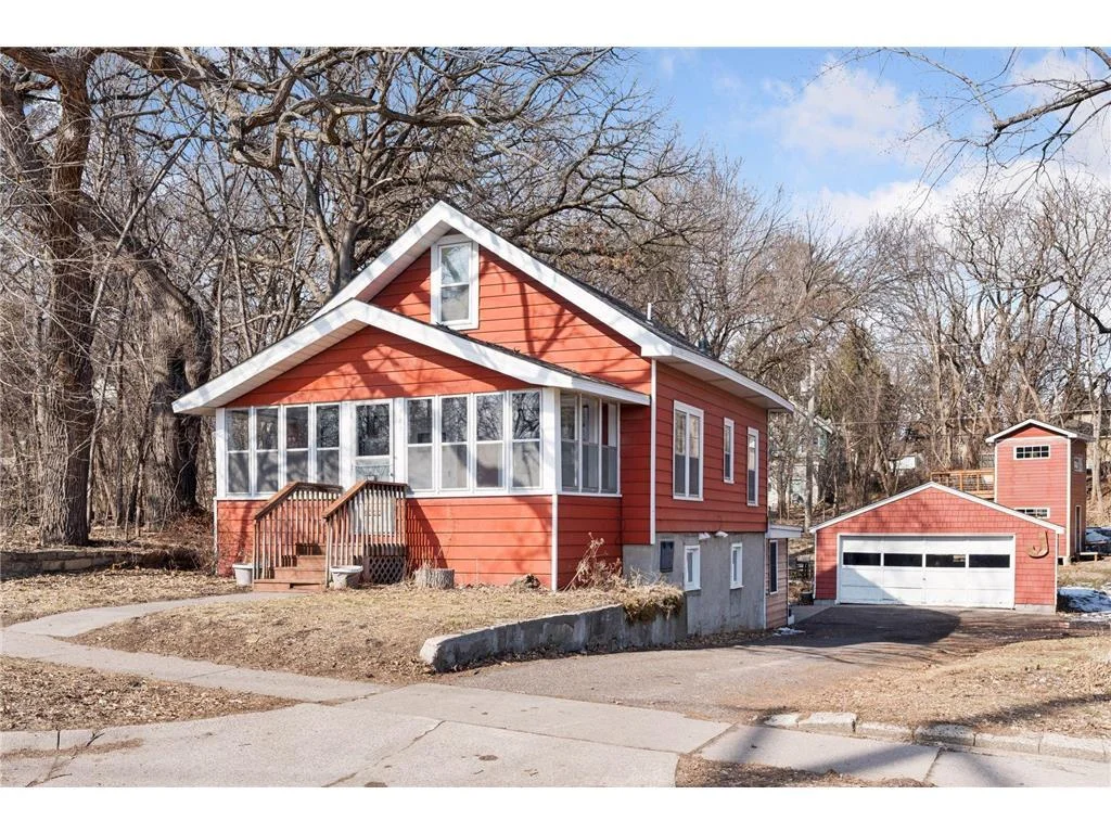 Saint paul House: 949 Benhill rd