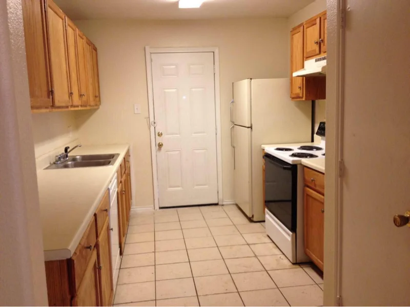 San Antonio Multiplex: 7613 Oak Chase