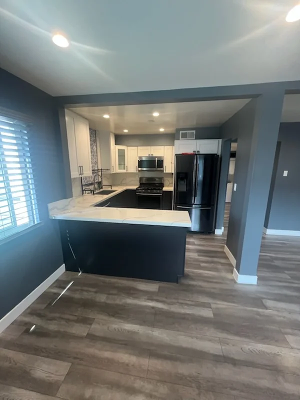 North Hollywood Apartment: 4418 Colfax