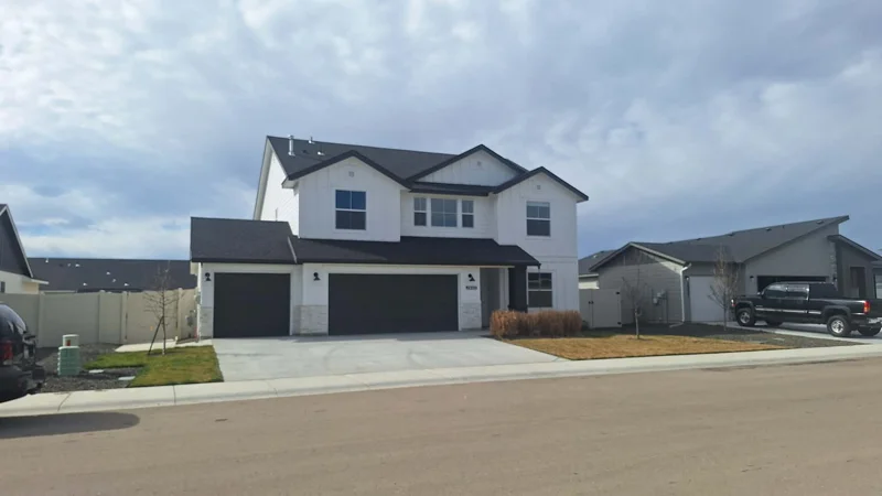 Caldwell House: 19359 Spacely ave