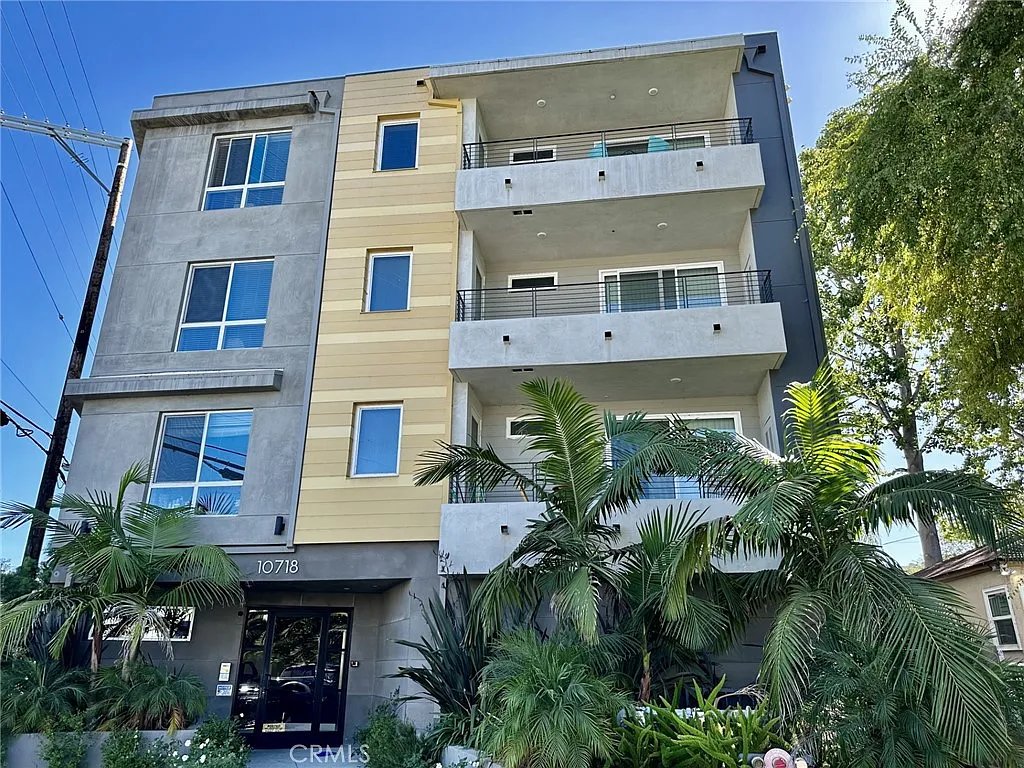 Studio City Apartment: 10718 Acama St